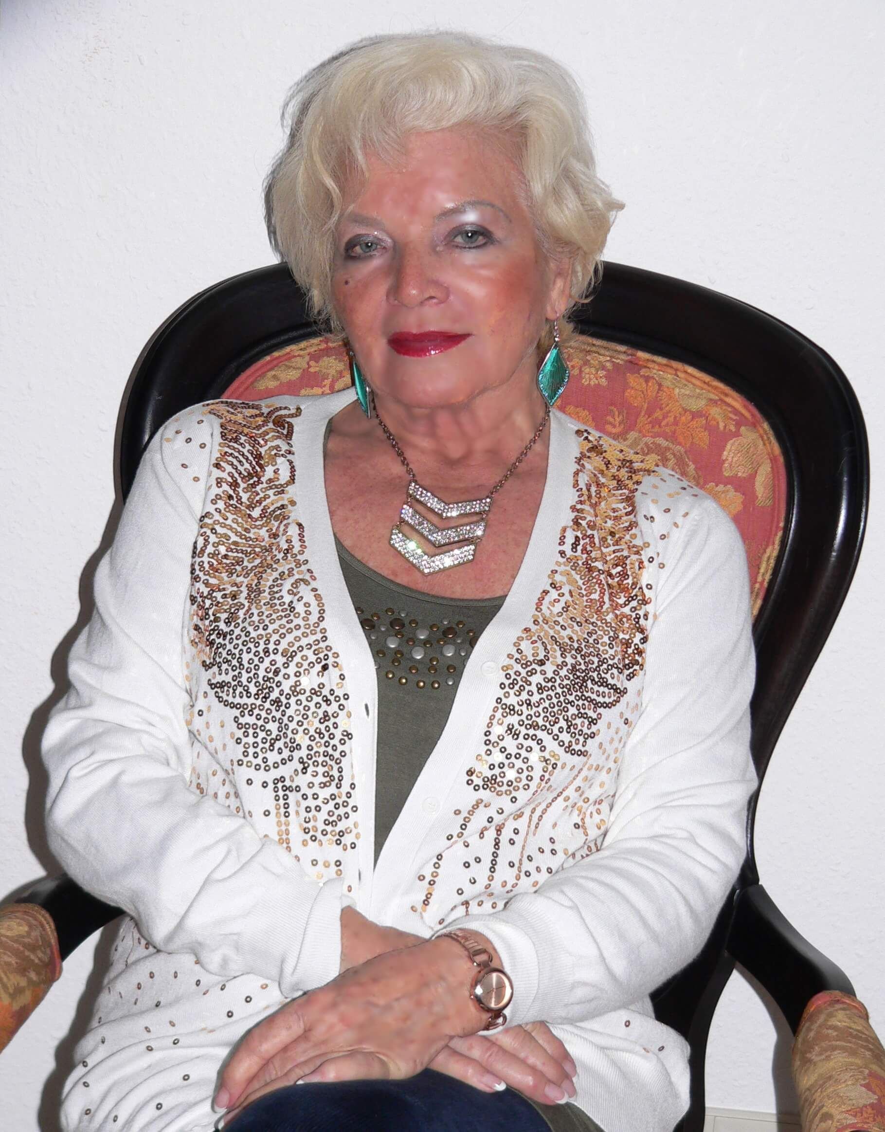 Esthella - Tarotkarten - Tarot & Kartenlegen - Tierkommunikation - Sonstige Themen - Numerologie Esthella - Tarotkarten - Tarot & Kartenlegen - Tierkommunikation - Sonstige Themen - Numerologie