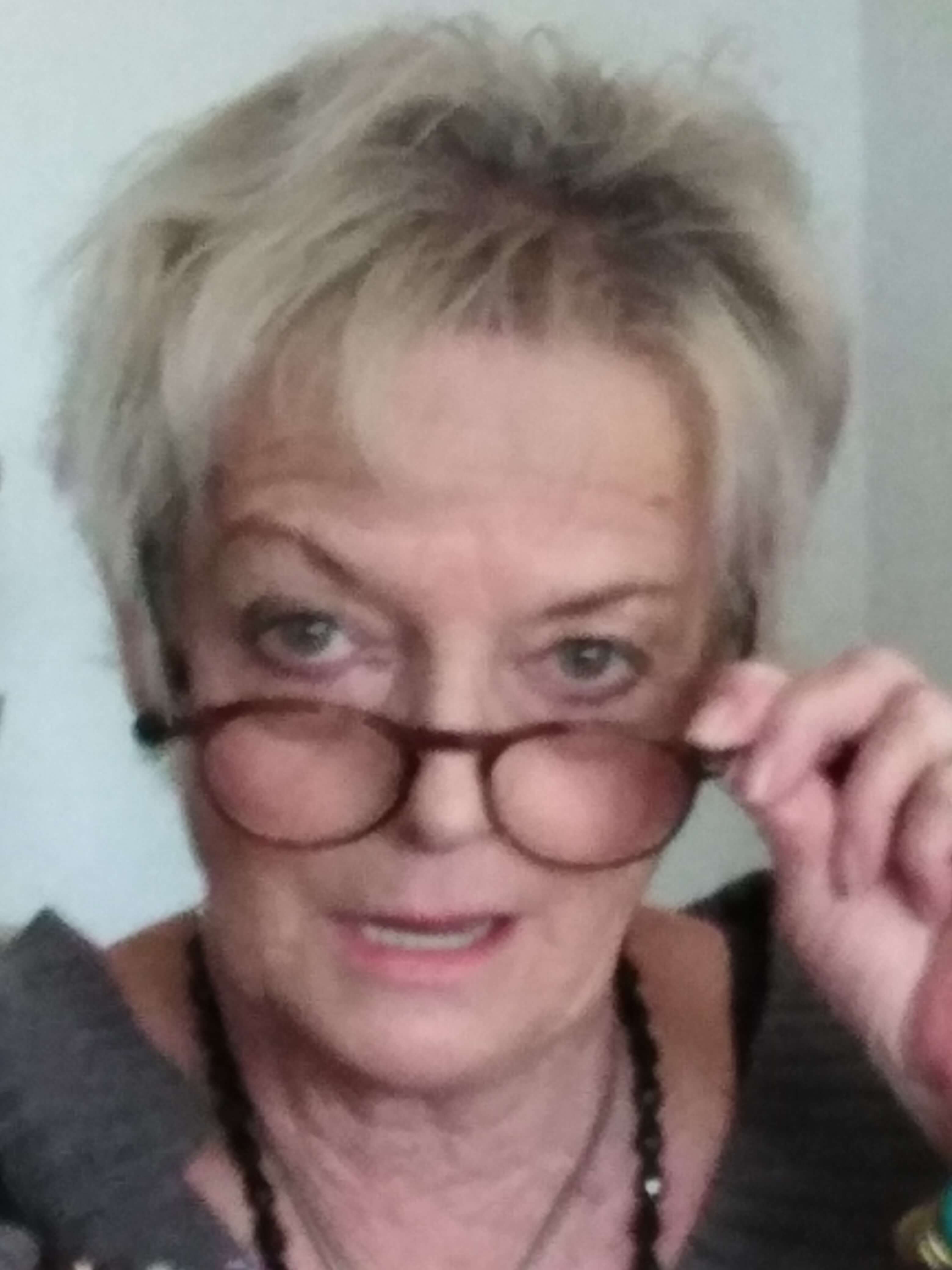Henrike - Tierkommunikation - Psychologische Lebensberatung - Chakren-Harmonisierung - Energetisches Heilen - Pendeln